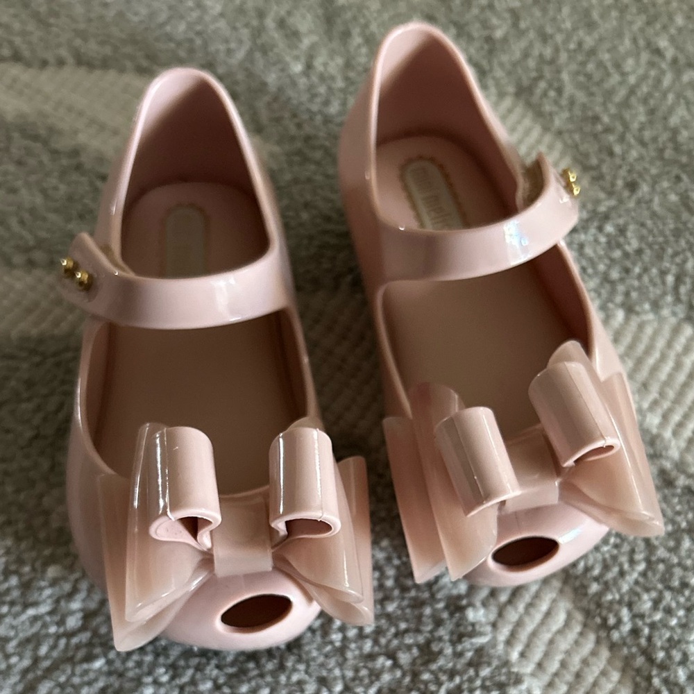 Mini Melissa pink bow shoes size 6 toddler